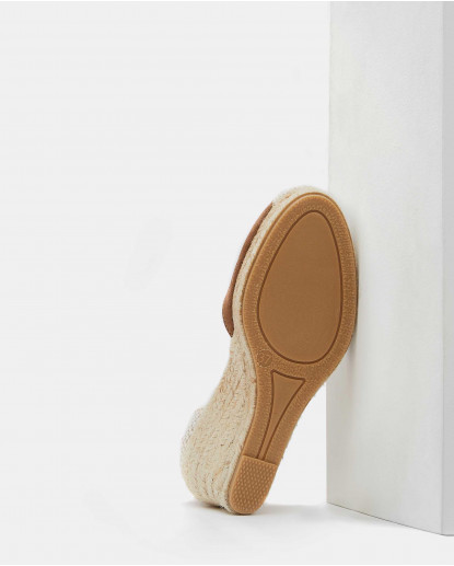 CUÑA YUTE CON CINTAS SERRAJE MARRON