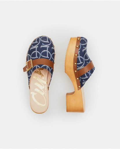 ZUECO CON HEBILLA JACQUARD CLP AZUL