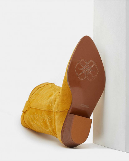 BOTA COWBOY TACON BAJO SERRAJE MOSTAZA