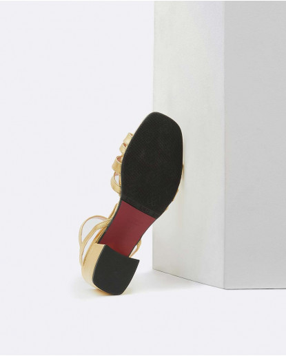 SANDALIA TIRAS NAPA METALIZADO ORO