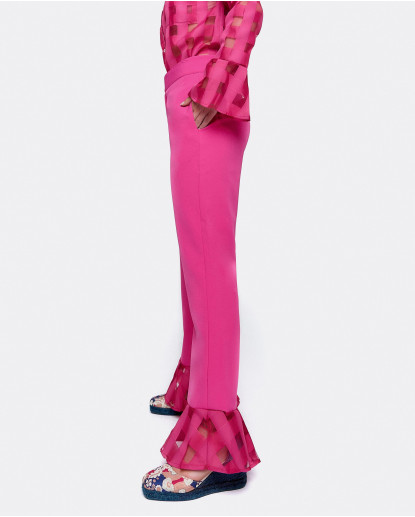 PANTALON PIRATA CON VOLANTE CREP FUCSIA