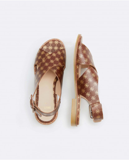 SANDALIA PLANA NAPA LOGOS MARRON