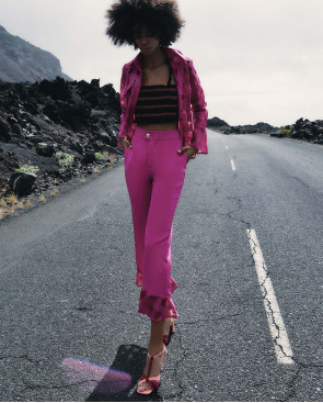 PANTALON PIRATA CON VOLANTE...