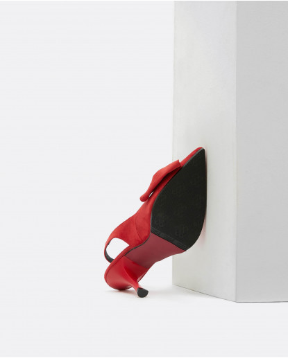 SALÓN DESTALONADO CON LAZADA...