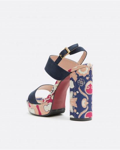 SANDALIA TACON SATEN ESTAMPADO VALIENTE