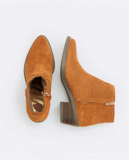 BOTIN TROQUELADO SERRAJE CUERO