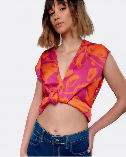 TOP ESCOTE PICO CON NUDO SEDÍN FLORES...