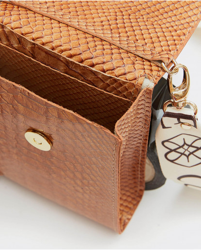 FUNDA MOVIL SERPIENTE CUERO