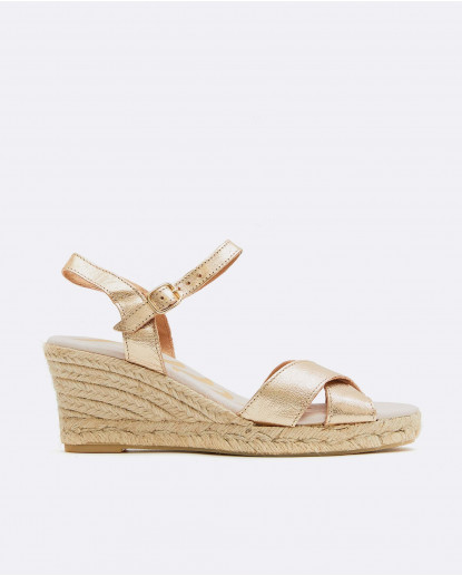 CUÑA TIRAS CRUZADAS NAPA ORO