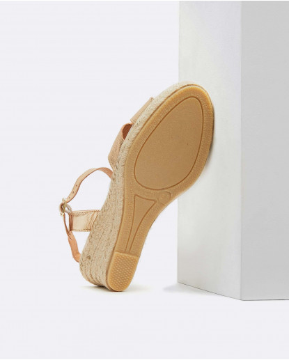 CUÑA TIRAS CRUZADAS NAPA ORO