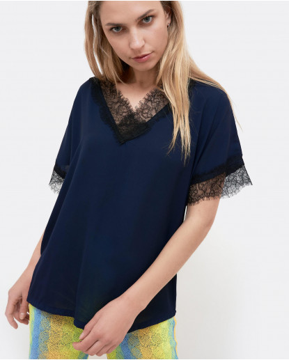 CAMISETA ESCOTE PUNTILLAS CREP AZUL