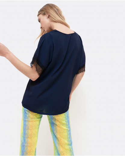 CAMISETA ESCOTE PUNTILLAS CREP AZUL